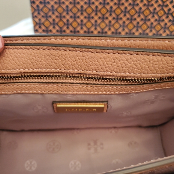 #03390 BRAND NEW W/TAGS! FABULOUS! TORY BURCH Britten Adjustable Strap - Picture 9 of 14